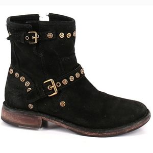 UGG ANKLE BOOTS.